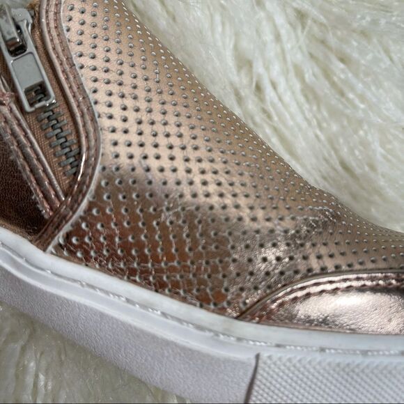 Steve Madden Ellias Rose Gold Slip On Sneakers - Picture 6 of 9